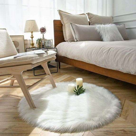 GoXteam Faux Fur Rug, White Small Rug for Bedroom, 24 x 24 Round Shaggy Furry Rug for Kids Room, Shag Fluffy Rug for Nursery Room, Soft Fuzzy Plush Carpet