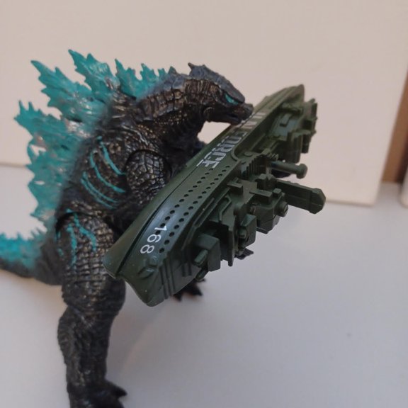Godzilla Super Detailed 2019 Figure with Battleship!
