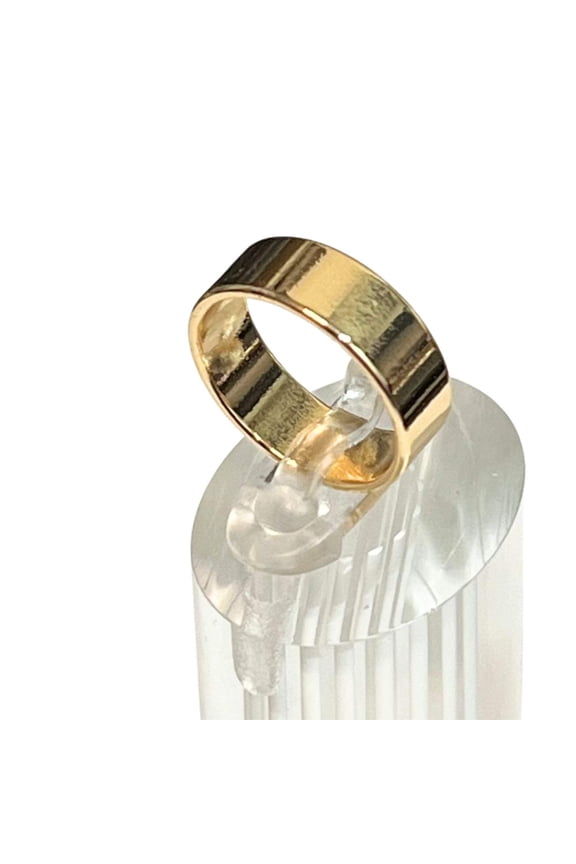 Gold-Tone Classic Band Ring US Size 7 Simple and Stylish Everyday Accessory