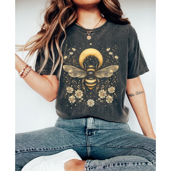Golden Bee Crescent Moon Shirt, Witchy Floral Graphic Tee, Boho Bee T-Shirt for Women, Cottagecore for Her, Moon Phase Top, Bee Lover Tee, F5778 All Size S-5Xl