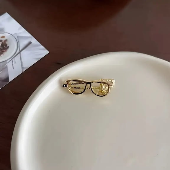 Golden faux leather glasses bookmark, suitable for readers, a creative gift for book lovers, durable and stylish accessory, book accessory, reading accessory, intricate craftsmanship