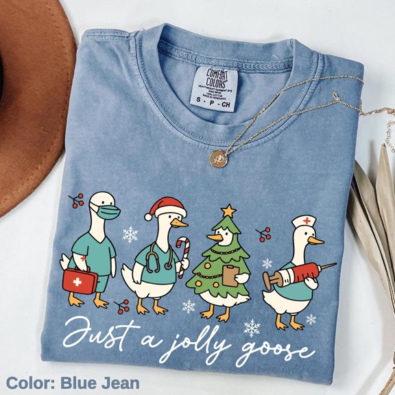 Goose Nurse Funny Holiday Rn Cute Medical Staff Top Nursing Student Gift Festive T-Shirt