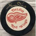 thumbnail image 1 of Gordie Howe autographed Detroit Red Wings puck UDA, 1 of 1