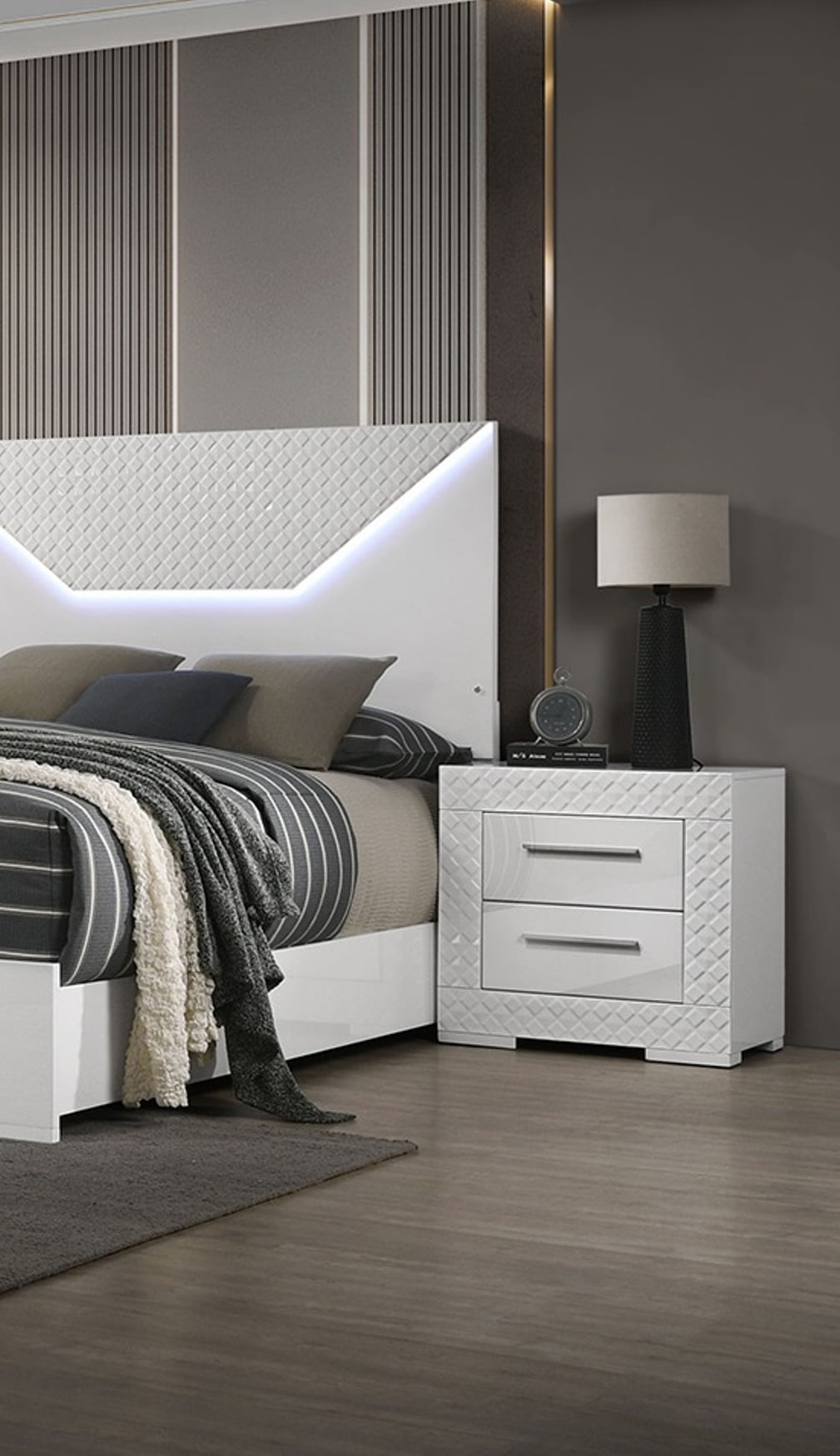 White 1pc Nightstand High Gloss Finish Chrome Bar Handle — free download