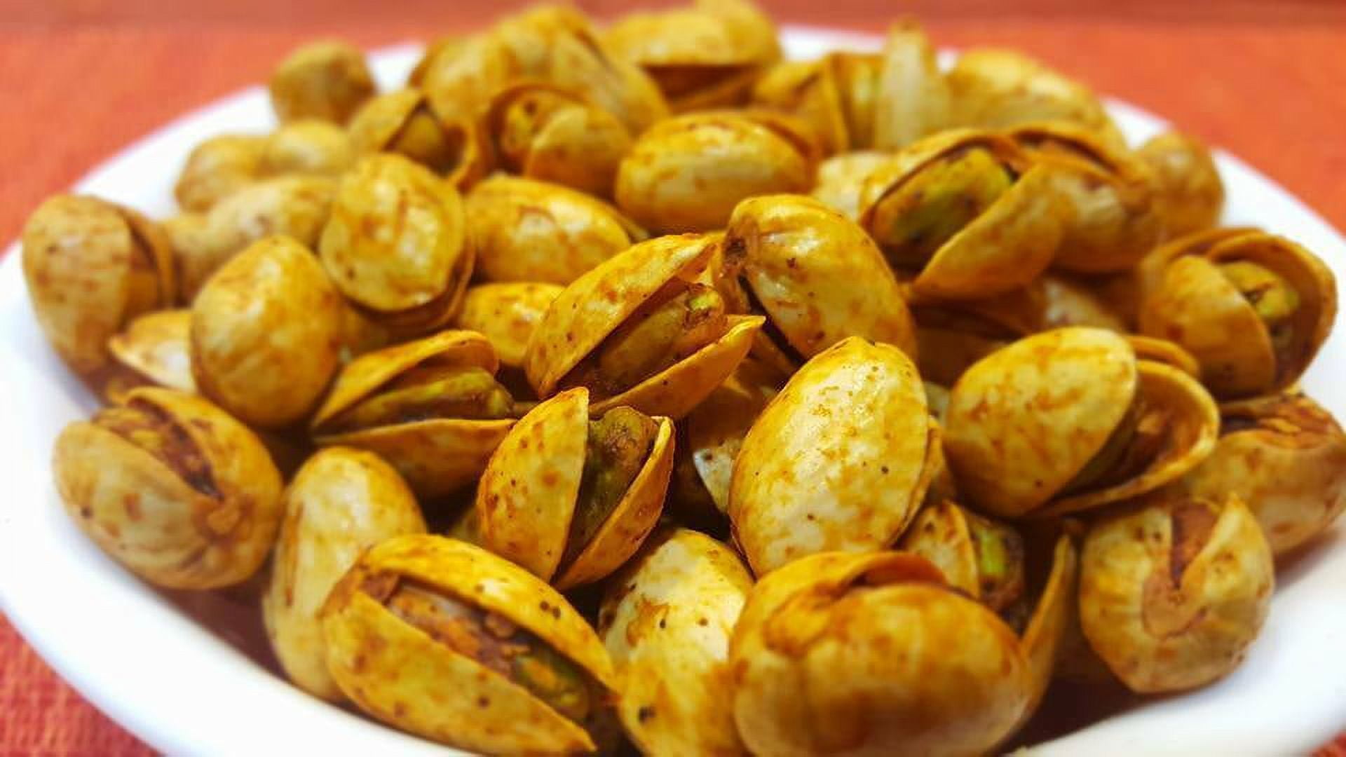 Gourmet Spicy Sriracha Flavored Pistachios 2 Lb