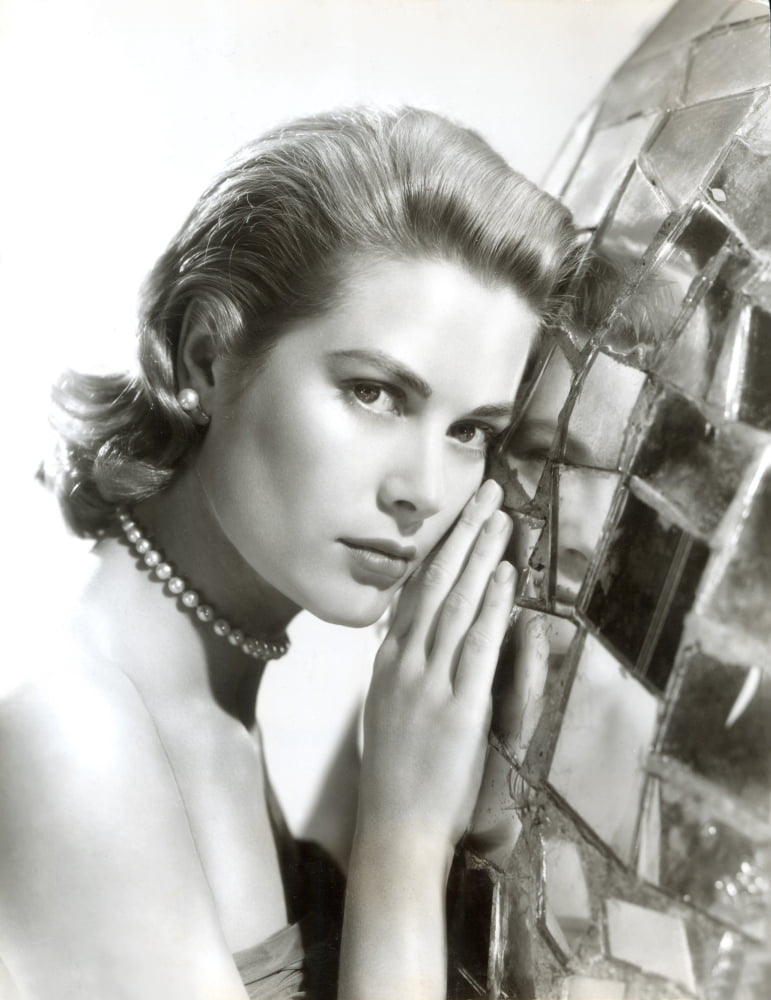 Grace Kelly Canvas Art - (16 x 20)