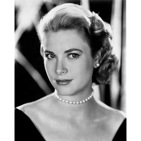 Grace Kelly wearing a pearl necklace Photo Print (24 x 30)