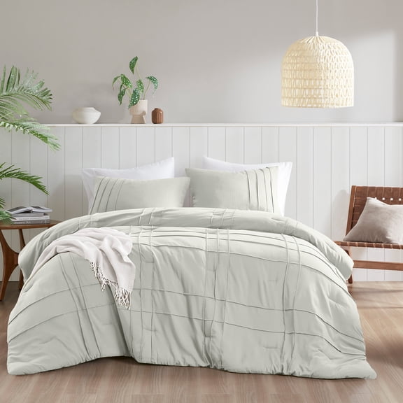 Gracie Mills Elowen Pleated Comforter Set