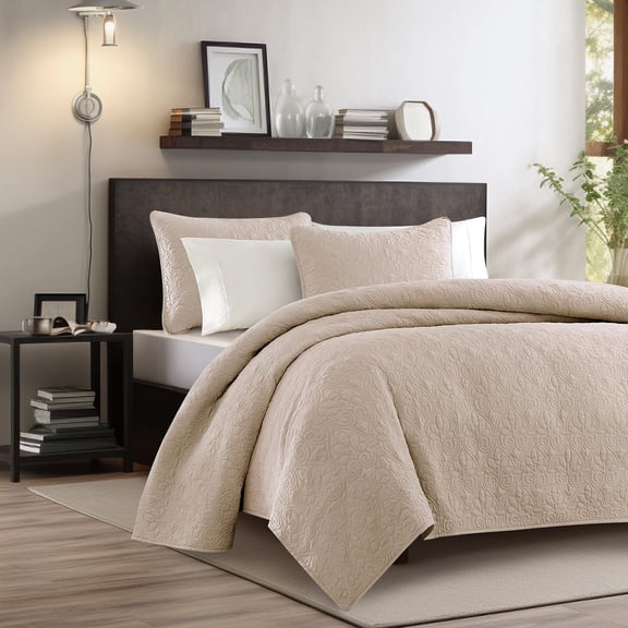 Gracie Mills Sandy Reversible Cottage-Inspired Quilt Set - GRACE-3470