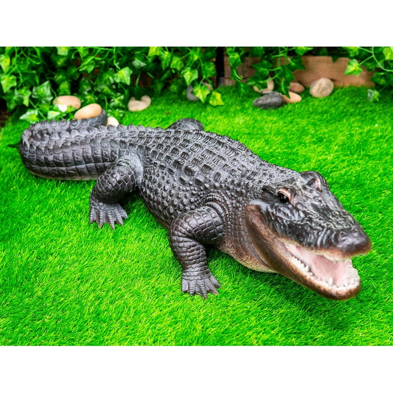 Grand Scale Realistic Nile Crocodile Baring Razor Sharp Teeth