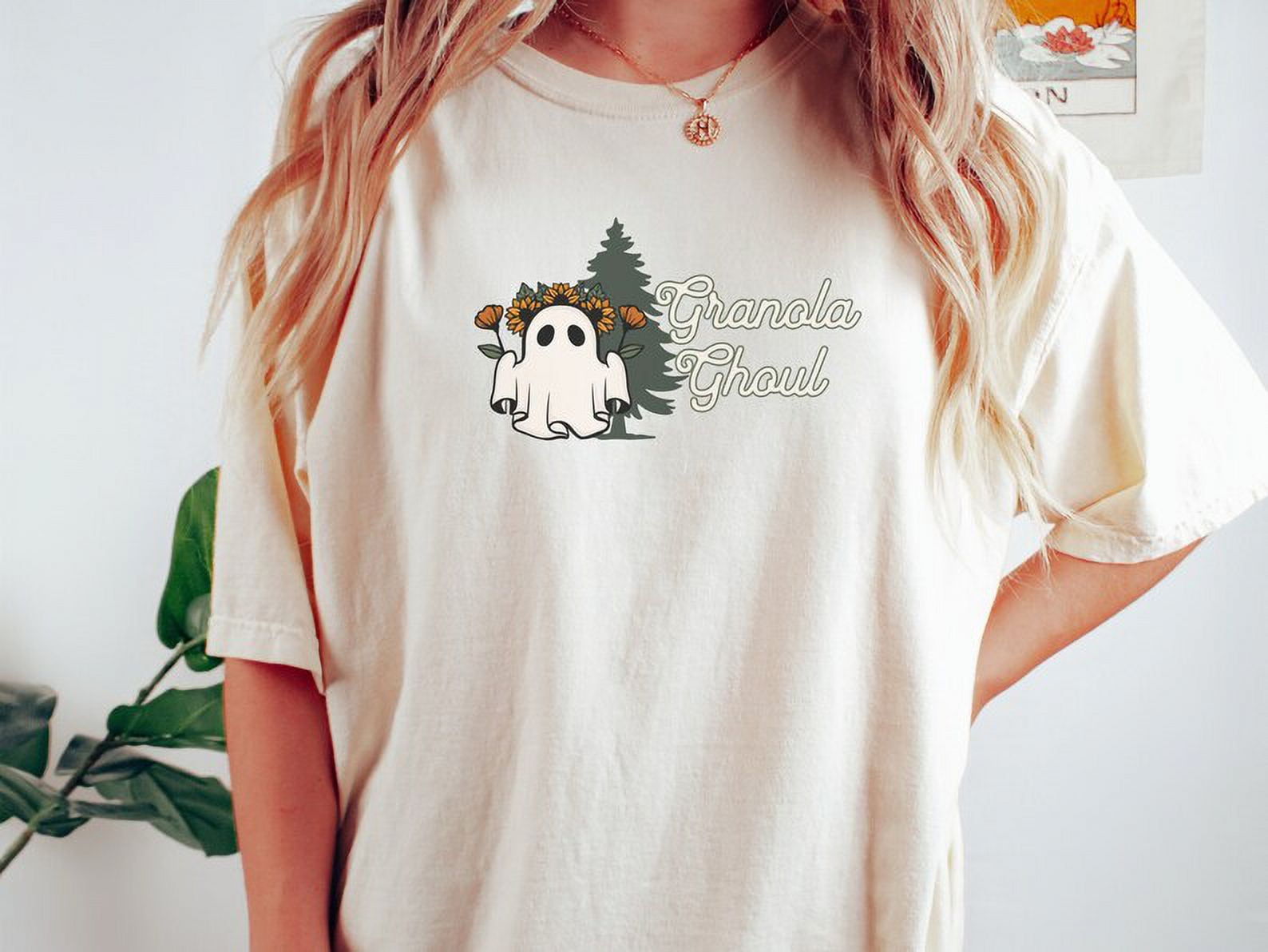 Granola Ghoul, Retro Floral Ghost, Halloween Granola Girl Aesthetic