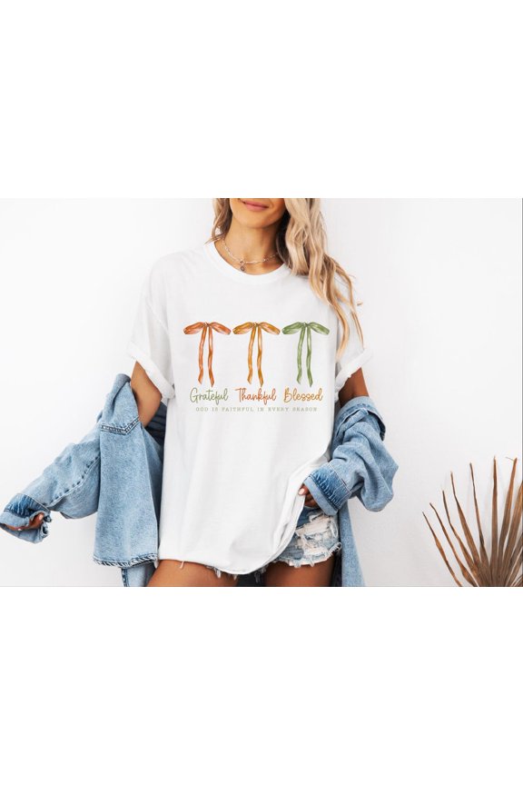 Grateful Thankful Blessed Bow Shirt, God Is Faithful In Every Season, Fall Season T-shirt, Coquette Bow Cozy Fall Sweater, All Size S-5Xl