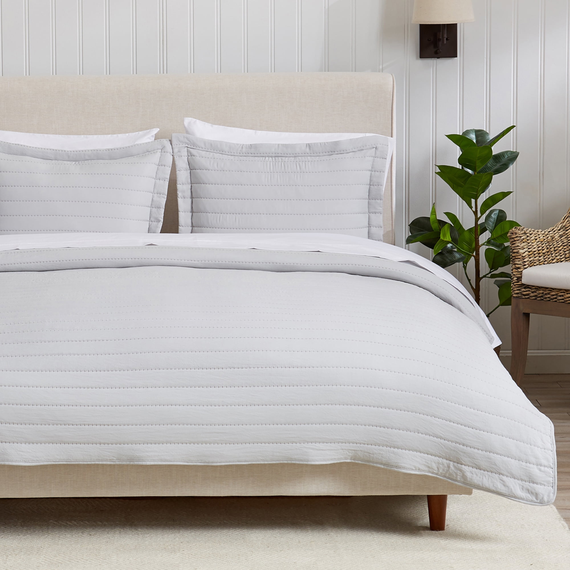 Great Bay Home Channel Stitch Modern Ribbed Reversible Quilt Set With Shams  (Full / Queen, Grey)
