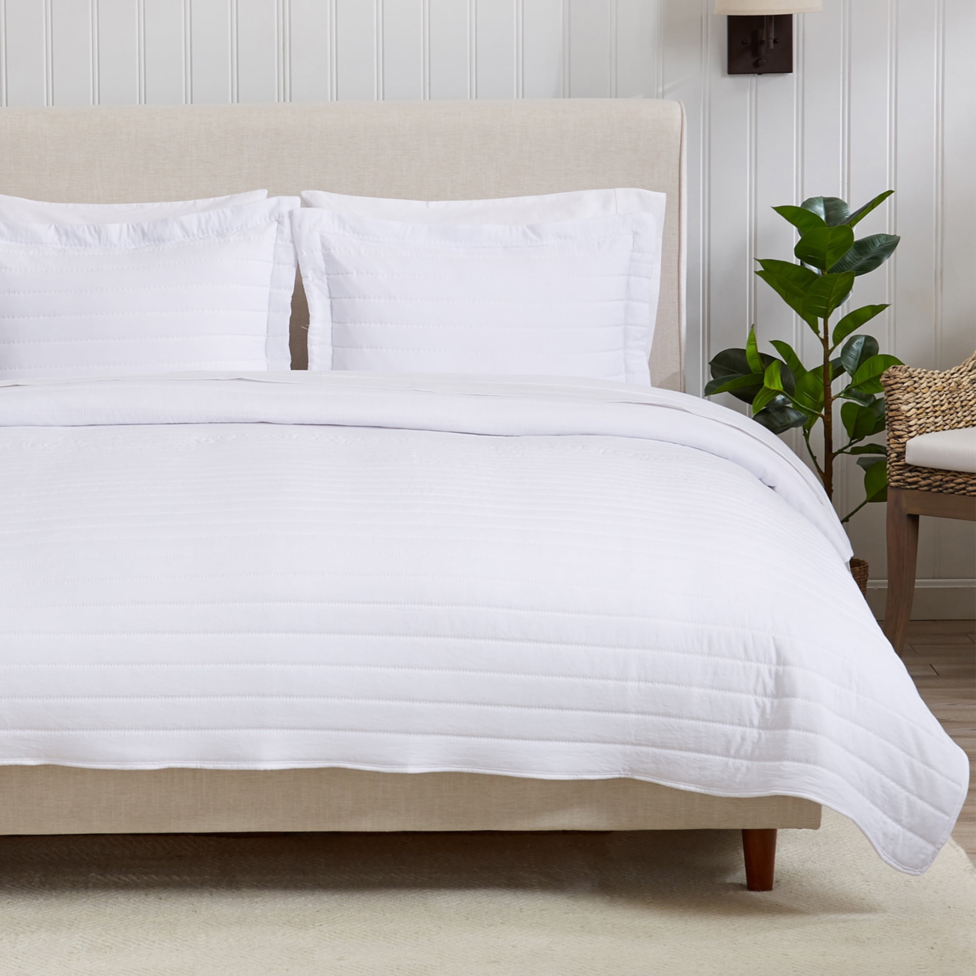 Great Bay Home Channel Stitch Modern Ribbed Reversible Quilt Set With Shams  (Full / Queen, White)