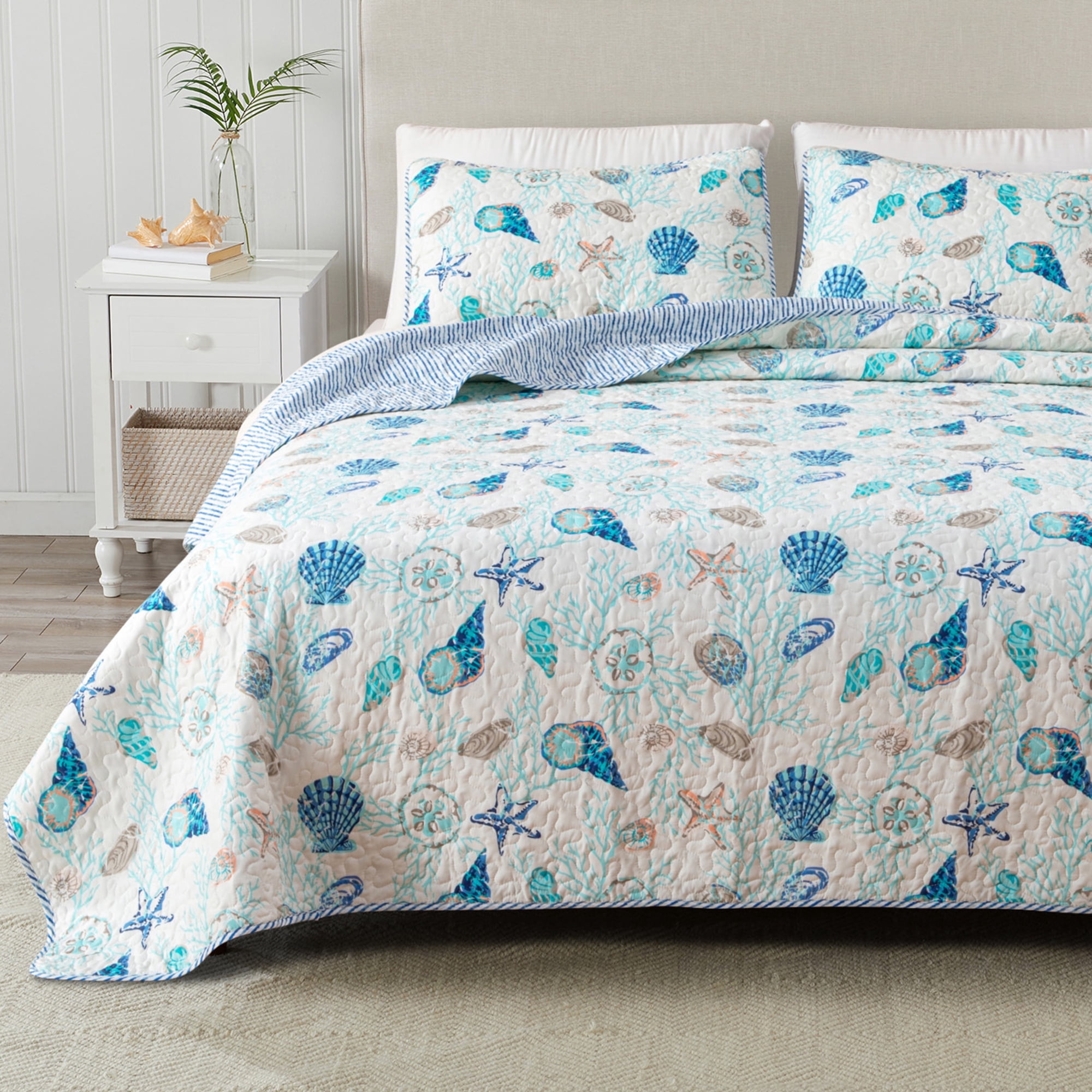 Coastal Quilt Set - Lightweight, Soft, All-Season - 3-Piece Reversible Coral Bedding Set (Full / Queen, Blue Coral)