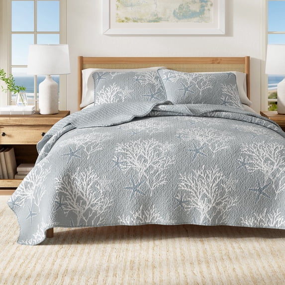 Coastal Quilt Set - Lightweight, Soft, All-Season - 3-Piece Reversible Bedding Set (Full / Queen, Pearl Blue)
