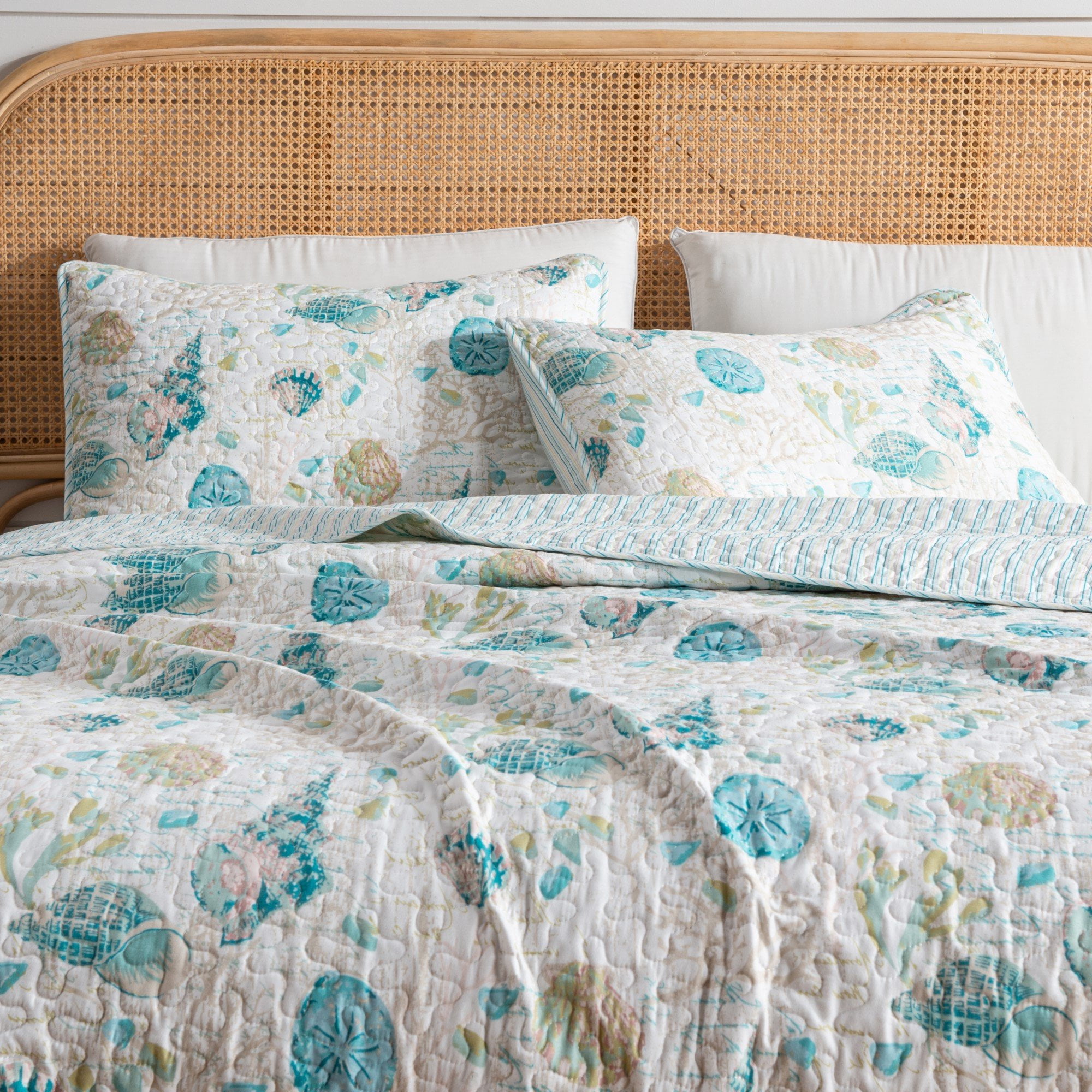 King Size Blue and Off-White Microfiber Reversible Quilt Set