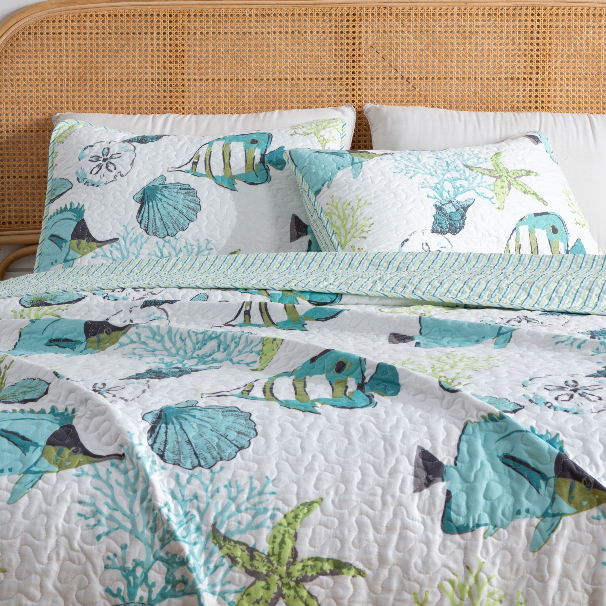King Blue Coastal Microfiber Reversible Quilt Set