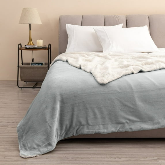Great Bay Home Cozy Plush / Sherpa Reversible Throw Blanket, King, Glacier Grey