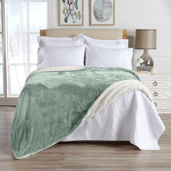 Great Bay Home Cozy Plush / Sherpa Reversible Throw Blanket, Twin, Aqua Foam
