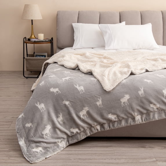 Great Bay Home Cozy Plush / Sherpa Reversible Throw Blanket, Twin, Grey Moose