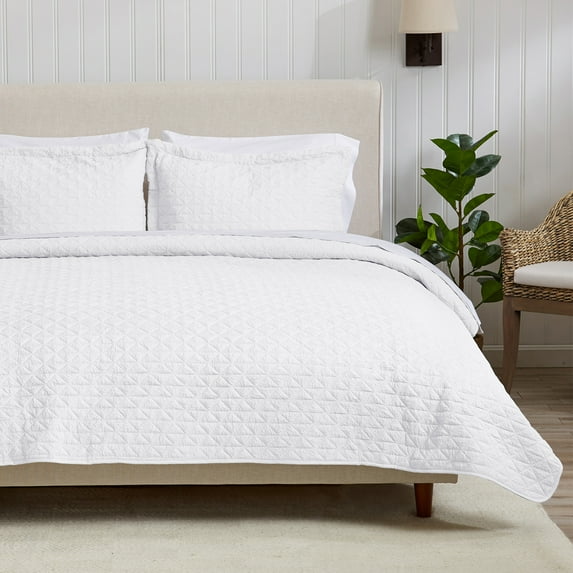Great Bay Home Crushed Microfiber Reversible Reversible Quilt Set With Shams (Twin, White)