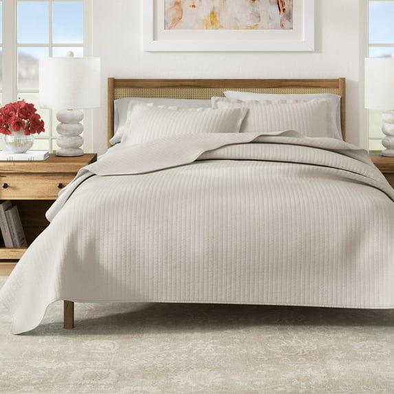Great Bay Home Detailed Channel Stitch Microfiber All-Season Quilt Set With Shams (Full / Queen, Light Gray)