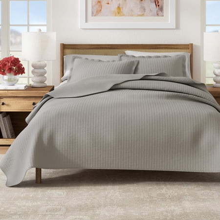Solid Quilt Set - Lightweight, Soft, All-Season - 3-Piece Reversible Channel Stitched Bedding Set (King / California King, Ash Grey)