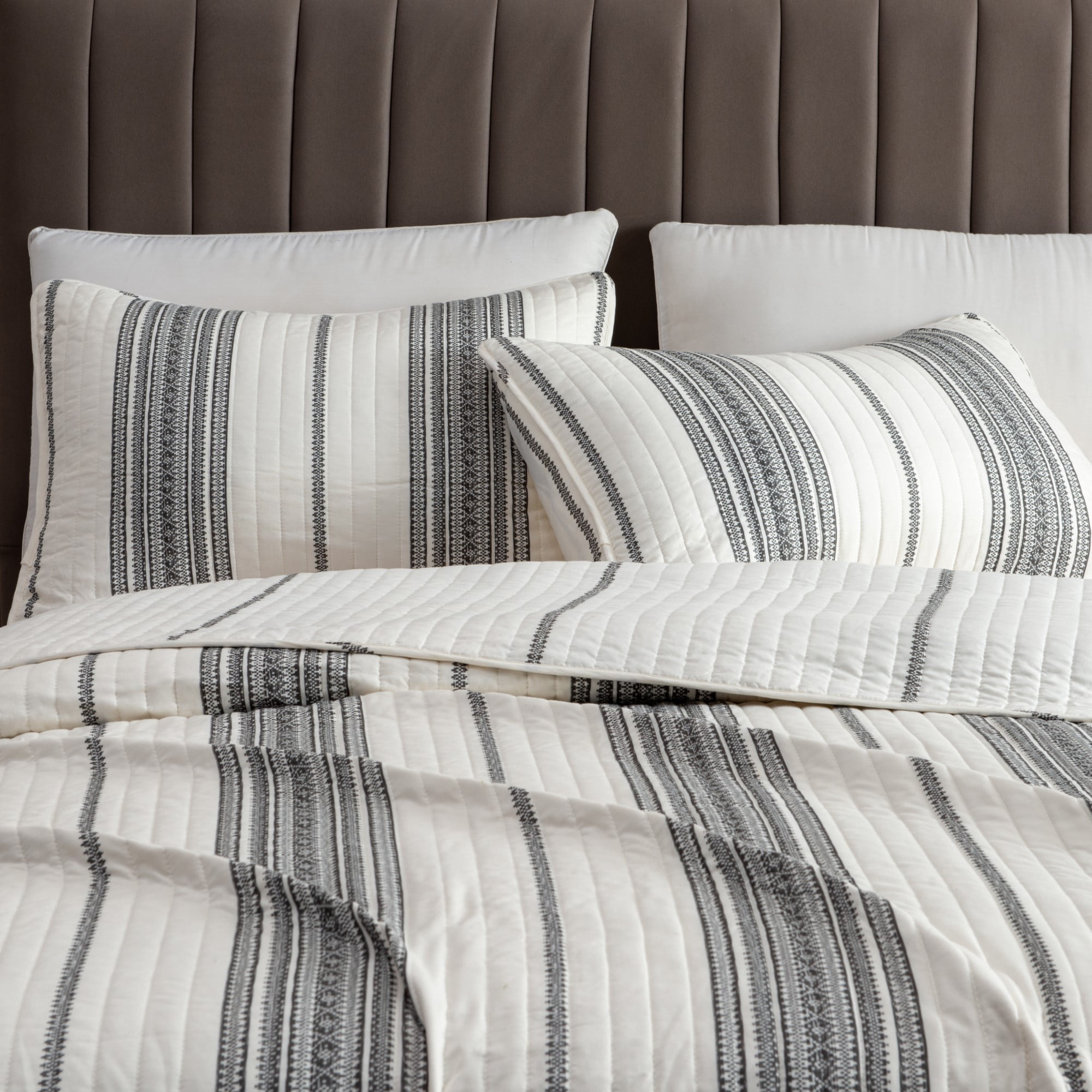Full/Queen White and Grey Striped Microfiber Reversible Quilt Set