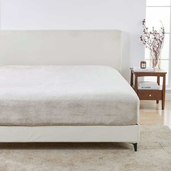 Great Bay Home Fitted Sheet - Ultra Soft Velvet Plush - California King, Cappuccino