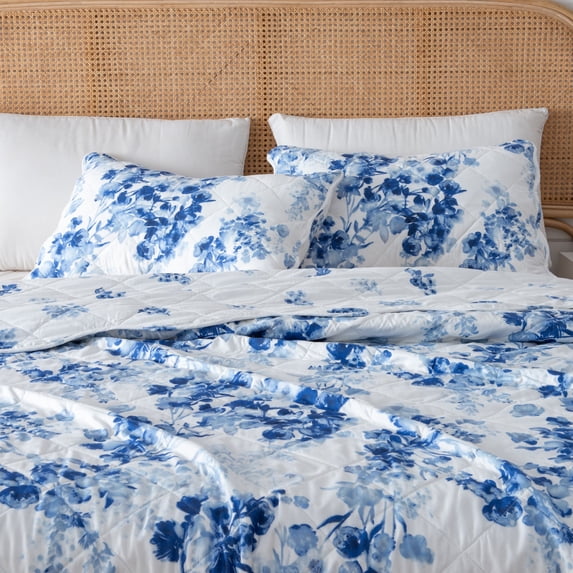 Great Bay Home Floral Reversible Reversible Quilt Set With Shams (King, Jacqueline)