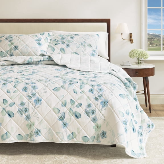 Floral Quilt Set - Lightweight, Soft, All-Season - 3-Piece Reversible Spring Bedding Set (King / California King, Blue / Green)