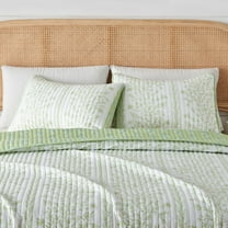 Great Bay Home Floral Striped Microfiber Reversible Quilt Set With Shams (Full / Queen, Linear Floral Green)