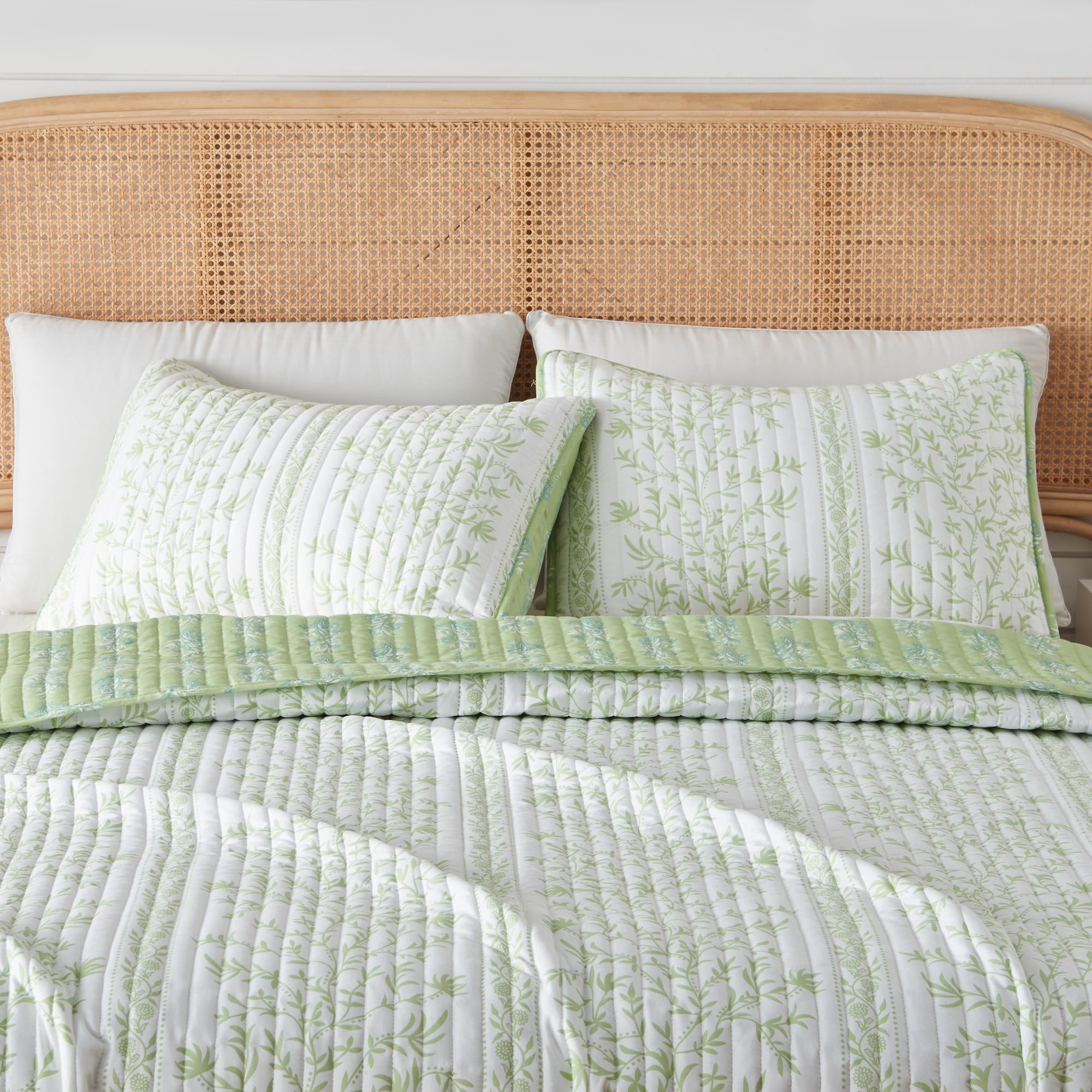 Twin Green Floral Reversible Microfiber Quilt Set with Shams