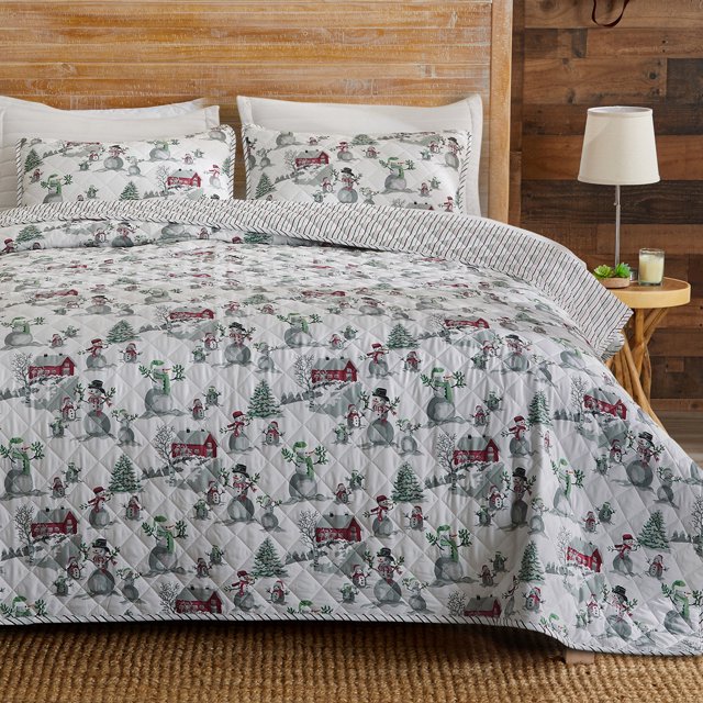 Great Bay Home Holiday Printed Microfiber Reversible Quilt Set with