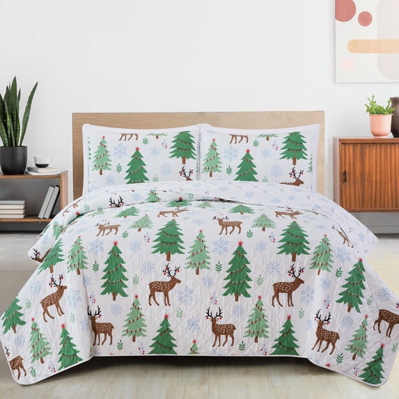 Great Bay Home Holly Collection Soft Microfiber Christmas Trees Quilt, Full/Queen (3 Count)
