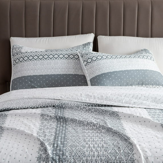 Great Bay Home Intricate Patchwork Design Reversible Reversible Quilt Set With Shams (King, Grey)