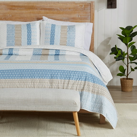 Great Bay Home Intricate Patchwork Design Reversible Reversible Quilt Set With Shams (Twin, Blue / Taupe)