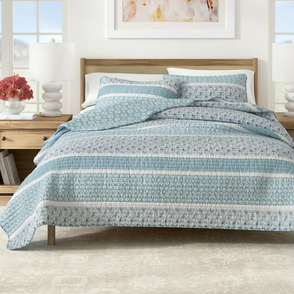 Great Bay Home Stripe Reversible Reversible Quilt Set With Shams (Twin, Kadi - Blue)