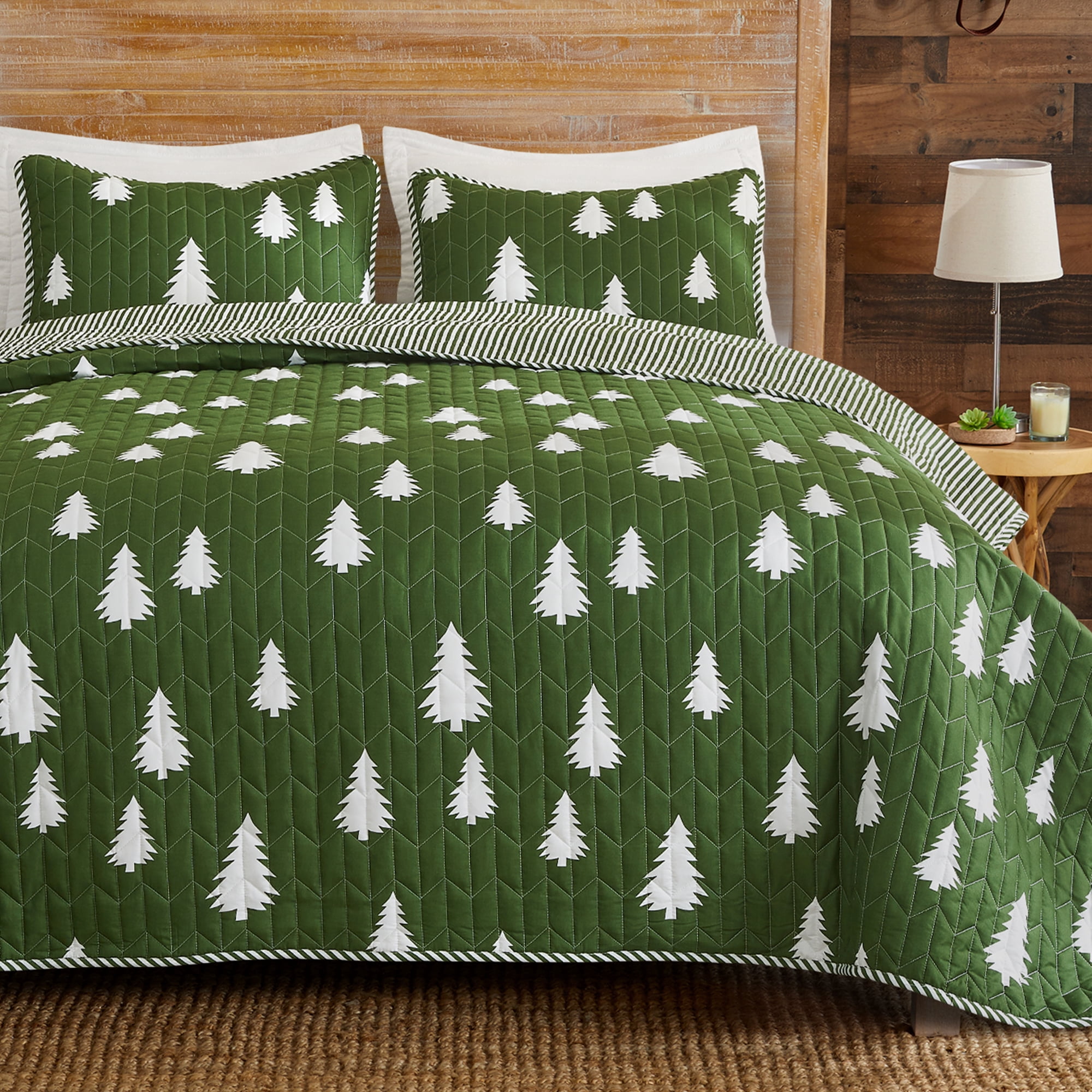 Great Bay Home Lodge Microfiber Reversible Quilt Set with Shams (Full / Queen, Little Trees