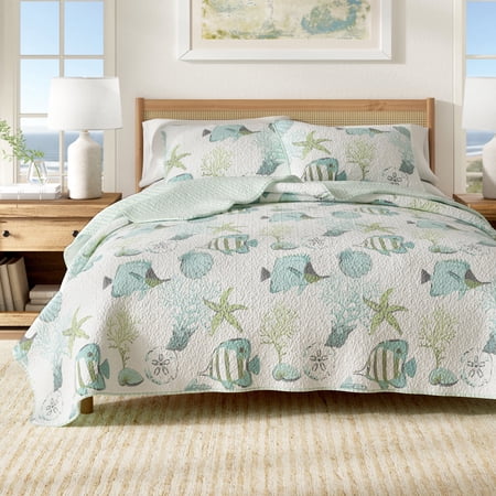 Coastal Quilt Set - Lightweight, Soft, All-Season - 3-Piece Reversible Bedding Set (Full / Queen, Fish & Coral)