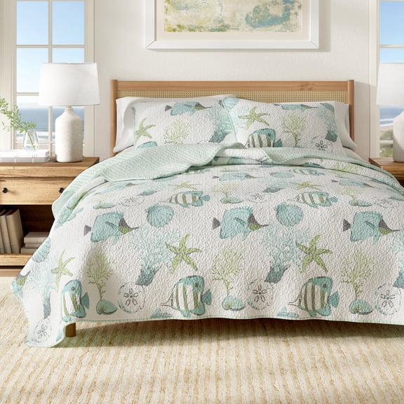 Coastal Quilt Set - Lightweight, Soft, All-Season - 3-Piece Reversible Bedding Set (Full / Queen, Fish & Coral)