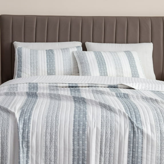 Great Bay Home Patterned Stripe Design Reversible Quilt Set With Shams (Full / Queen, Adele)