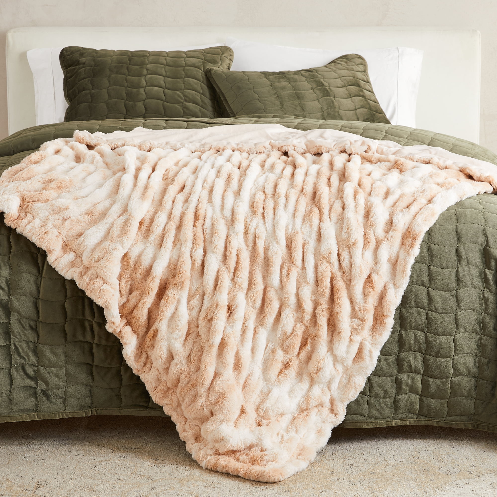 Great Bay Home Pink / Tan Faux Fur Reversible Throw Blanket for Couch