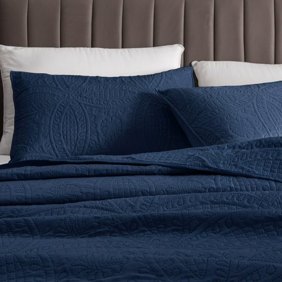 Great Bay Home Pinsonic Medallion Reversible Quilt Set With Shams (Full / Queen, Blue Indigo)