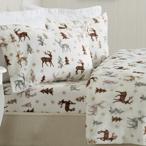 Great Bay Home Printed Velvet Plush Warm and Cozy Fleece Sheet Set (Queen, Snowy Reindeer)