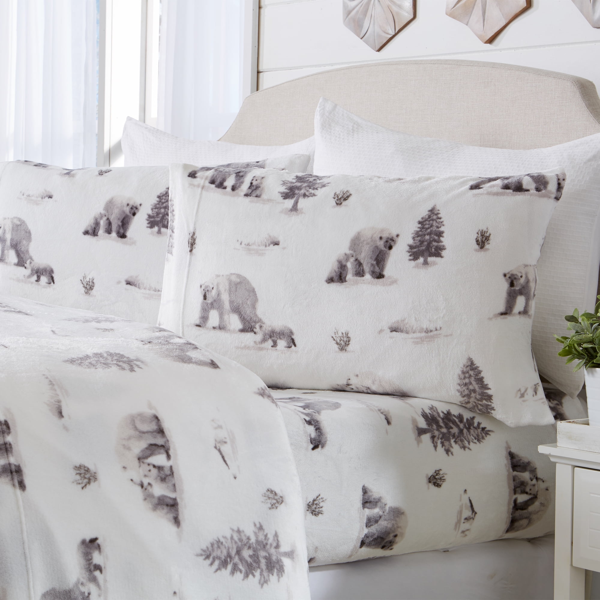 Twin White Polyester Velvet Plush Sheet Set with Polar Bear Print