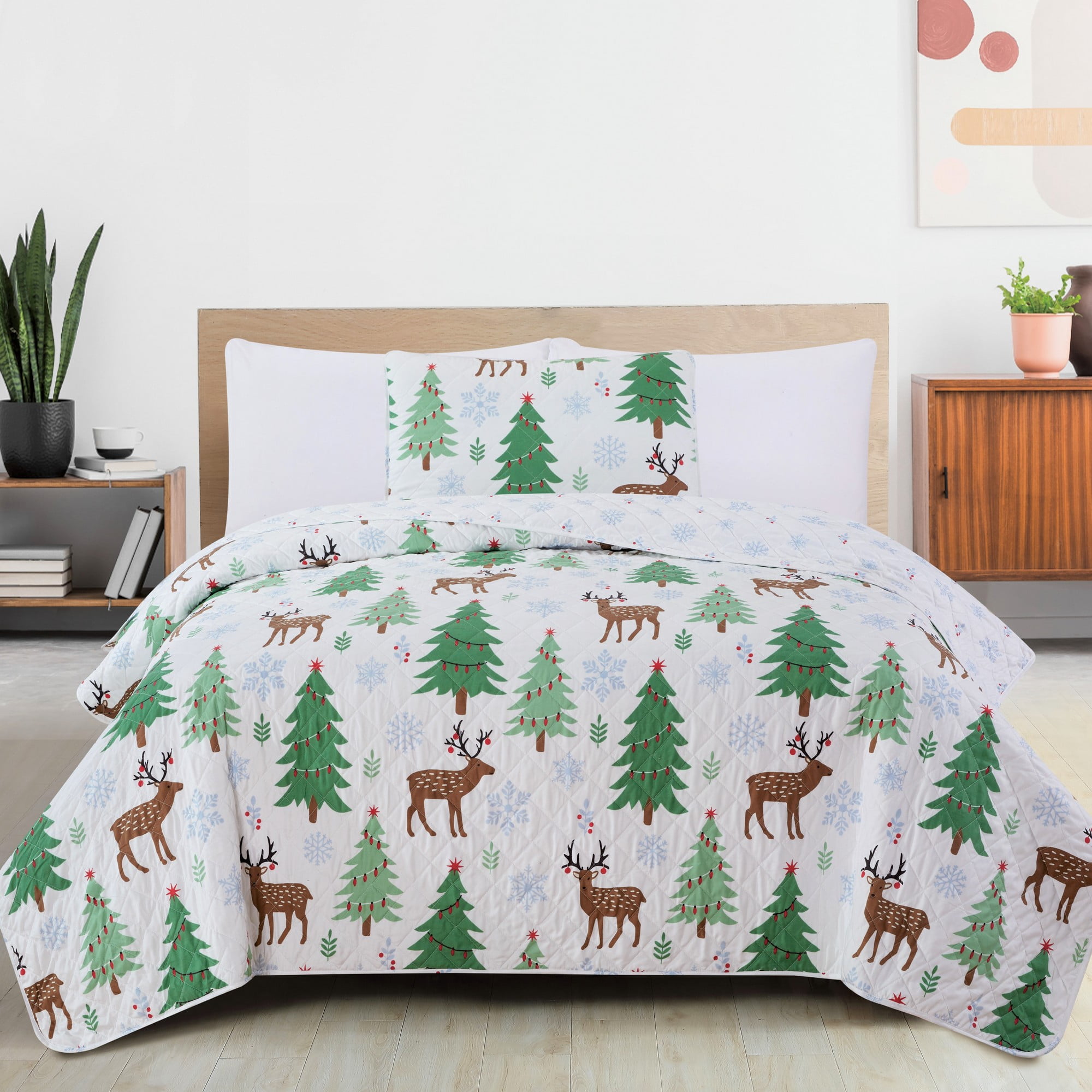 Twin White and Green Microfiber Reversible Holiday Quilt Set