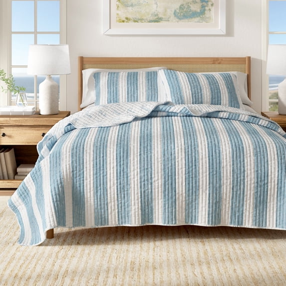 Great Bay Home Reversible Coastal Beach Reversible Quilt Set With Shams (Full / Queen, Casco Bay - Blue)