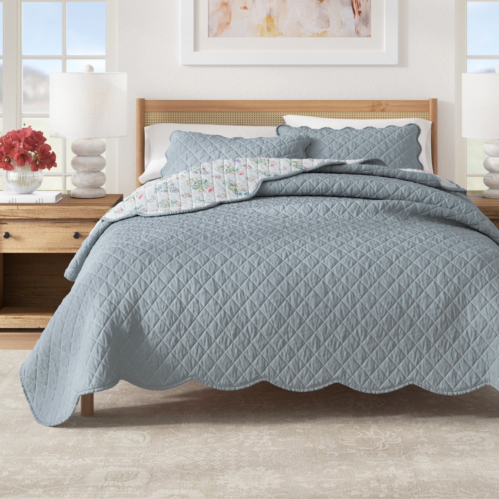 Great Bay Home Reversible Printed Floral Twin / Twin XL Scalloped Quilt and Sham Set